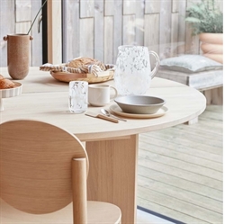 Oy Dining chair - spisebordstol i lys træ fra OYOY
