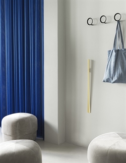 Langt skohorn i cream med ophæng fra Normann Copenhagen