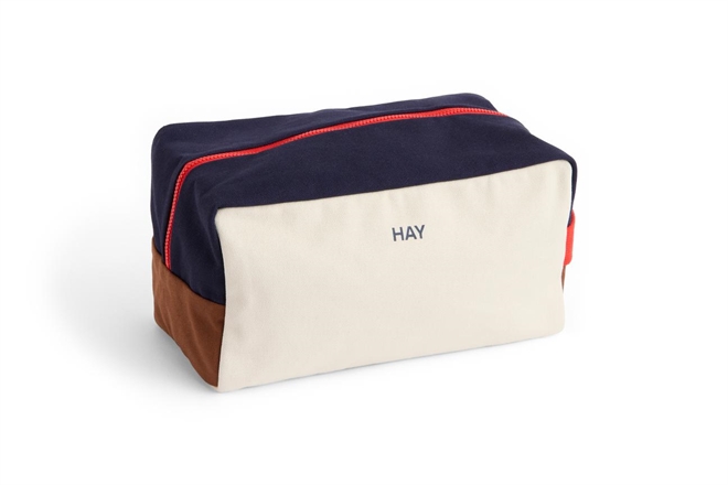 Multi Wash Bag medium - Toilettaske fra HAY cream