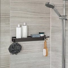 Glider hylde til badet sort - montering uden skruer fra Better Living