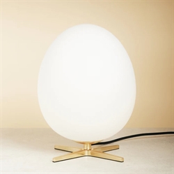 Ægget lampe på fod H30 cm i hvid og messing fra Brainchild