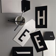 Kort med Arne Jacobsen typografi W