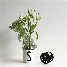 Blomsterholder og krus fra Design Letters