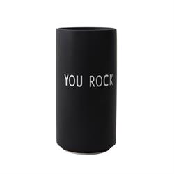 Favorit vase YOU ROCK i sort fra Design Letters