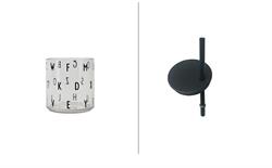 Kids drikkeglas ABC i tritan med sugerørs låg fra Design Letters