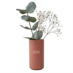 Favorit vase LOVE i nude fra Design Letters