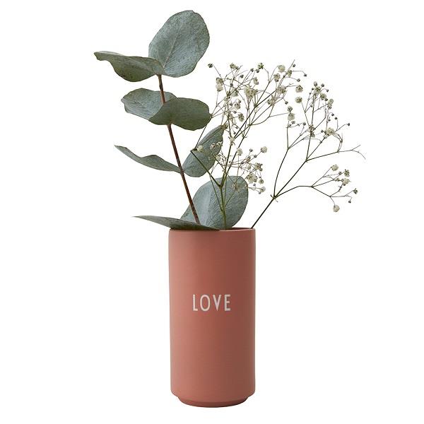 Favorit vase LOVE i nude fra Design Letters