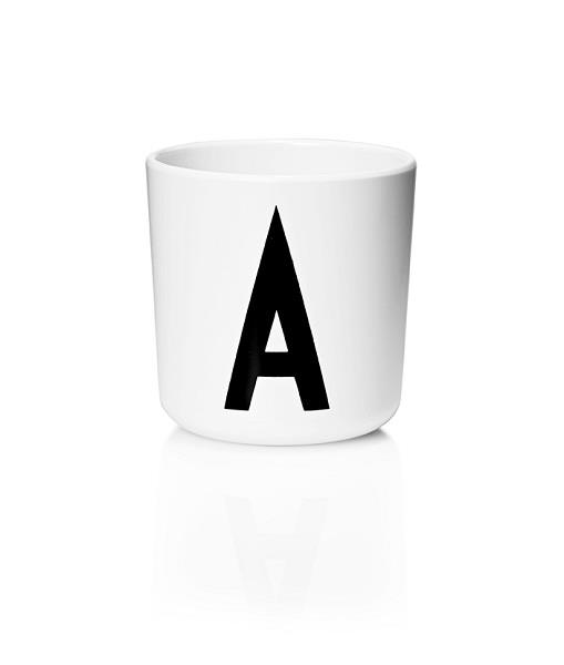 Personlig Ecozen® børnekop med Arne Jacobsen bogstaver A til Z fra Design Letters