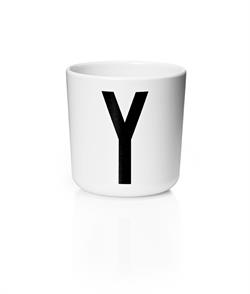 Børnekop i melamin med bogstav Y fra Design Letters