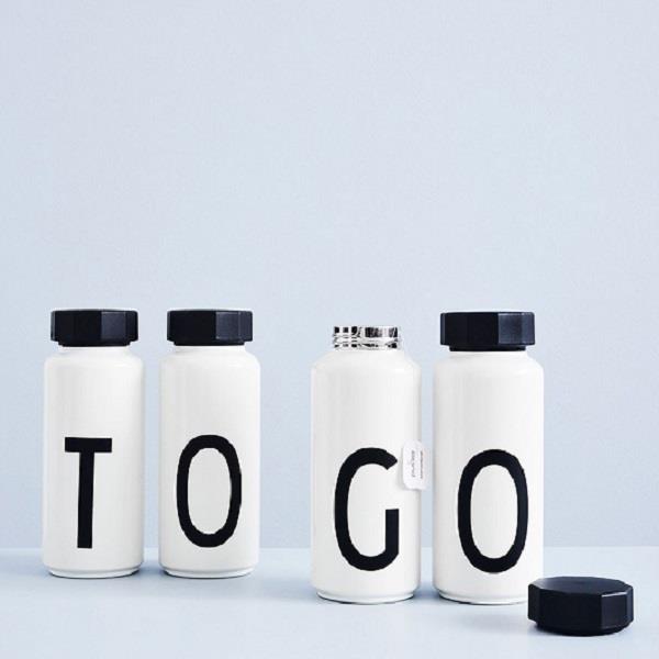 Personlig termoflaske fra Design Letters med Arne Jacobsen bogstaver