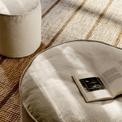 Aun cotton Puf - Ø40 - Off-white fra Ferm Living