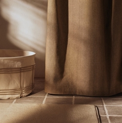 Fio Laundry Basket - vasketøjskurv lav i cashmere fra Ferm Living