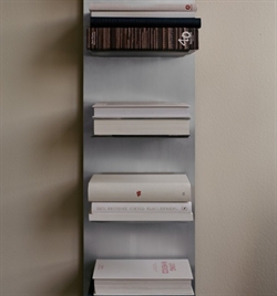 Lager Wall Shelf tall -  høj væghylde i aluminium fra Ferm Living