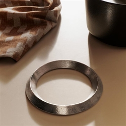 Levee bordskåner aluminium fra Ferm Living