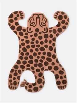 Safari leopard gulvtæppe til børneværelset fra Ferm Living