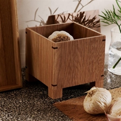 Bon garlic box - hvidløgskasse i olieret eg fra Ferm Living