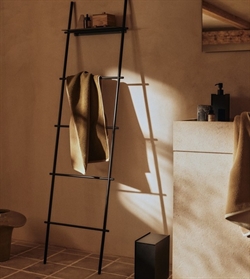 Dora Towel Ladder - håndklædestige sort fra Ferm Living