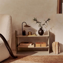 Lager low rack - lav reol i cashmere fra Ferm Living