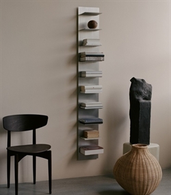 Lager Wall Shelf tall -  høj væghylde i aluminium fra Ferm Living