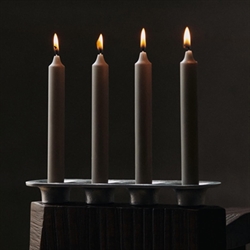 Sooth lysestage fire lys i aluminium fra Ferm Living