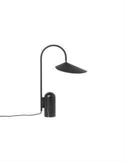 Arum bordlampe i sort fra Ferm Living