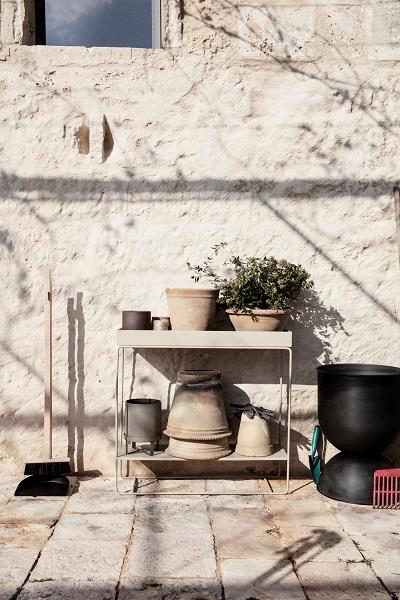 Plantekasse - to delt konsoldbord i cashmere fra Ferm Living