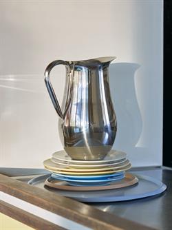 Indian Steel Pitcher stål kande x-large fra HAY