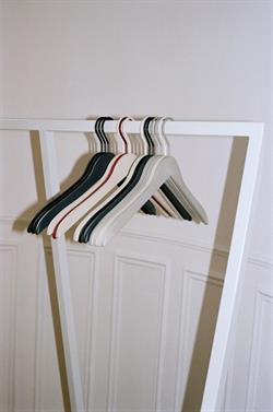 Coat Hanger 4 bøjler flere farver fra HAY