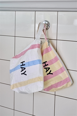 Candy Stripe Wash Bag - toilettaske flere modeller fra HAY