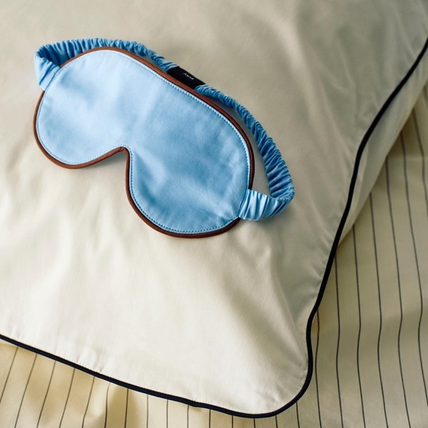 Outline sleep mask - sovemaske  fra HAY flere farver
