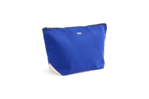 Multi Pouch small- - Kosmetikpung fra HAY electric blue