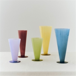 Conical Vase - Konisk vase fra HAY - flere størrelser og farver