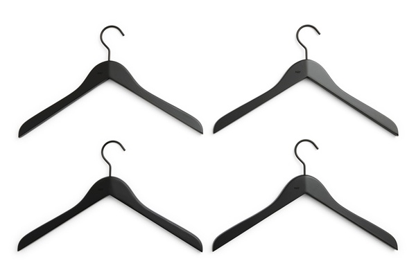 Smooth caot hanger - 4 slim bøjler i sort fra HAY