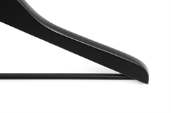 Smooth coat hanger - 4 slim buksebøjler i sort fra HAY