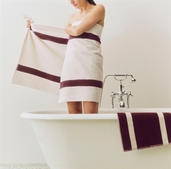 Stripe badehåndklæde 70x140 cm flere farver fra HAY