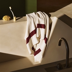 Stripe badehåndklæde 70x140 cm flere farver fra HAY