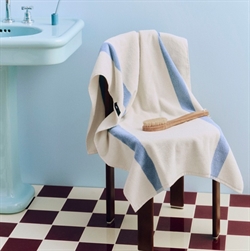 Stripe badehåndklæde 70x140 cm flere farver fra HAY