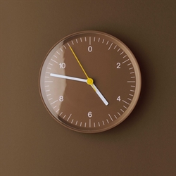 Wall Clock - Vægur brun fra HAY
