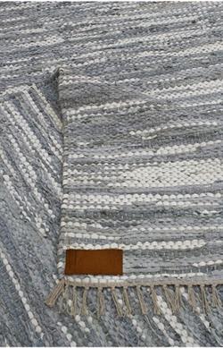 Gulvtæppe Nordic Light Chindi grå - hvid læder skind 