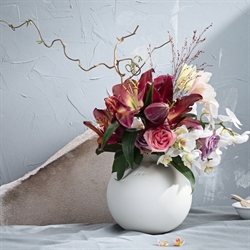 Globo vase H20 i hvid fra Kähler