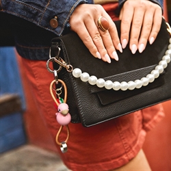 Kay Bojesen fugl rosa sølvtonet metal nøglering med naturlæder