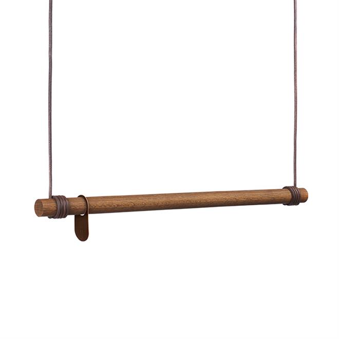 Garderobestang Swing 80 cm brun / røget eg fra LindDNA