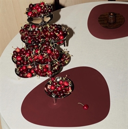 Dækkeserviet recycle læder curve Nupo large bordeaux fra LindDNA