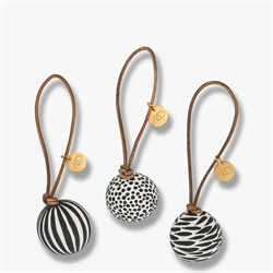 Globe julekugler - sort pk3 fra Mette Ditmer