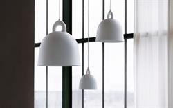 Bell loftlampe hvid flere størrelser fra Normann Copenhagen