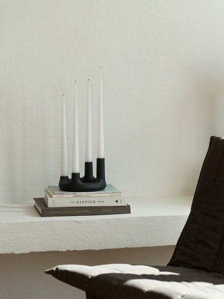 Trin lysestage i sort fra Normann Copenhagen
