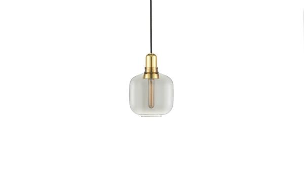 Amp loftlampe small messing og smoke farve fra Normann Copenhagen