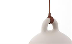 Bell loftlampe sand flere størrelser fra Normann Copenhagen
