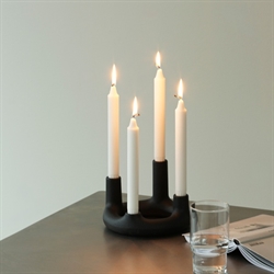 Trin lysestage i sort fra Normann Copenhagen