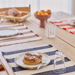 Toppu dækkeservietter pk 2 sort/offwhite fra OYOY